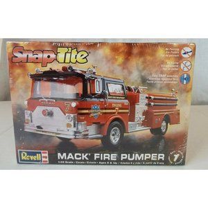 Revell SnapTite CF600 Mack Fire Pumper, 1:32 Scale Model Kit, No Paint or Glue